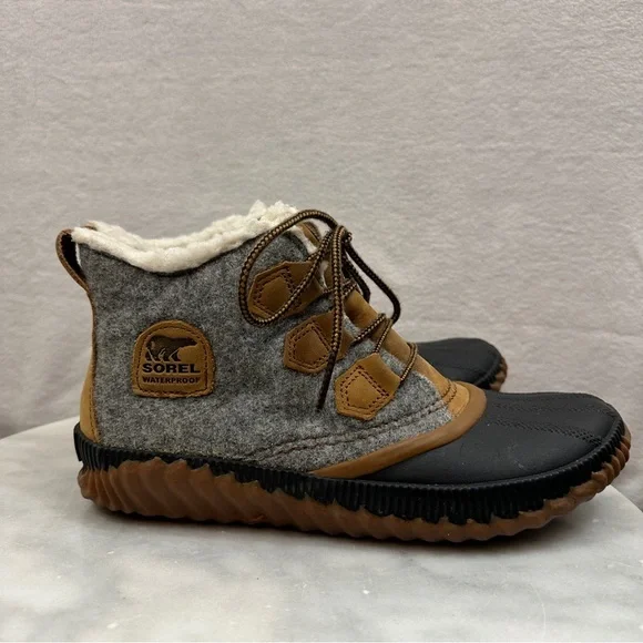 Sorel Out N’ About winter boot ankle bootie lace up duck Sherpa gray rain tan - Picture 7 of 10